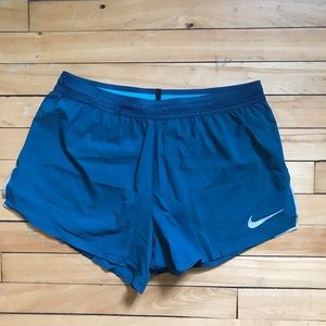 NIKE AEROSWIFT short Sz Large 4 inches